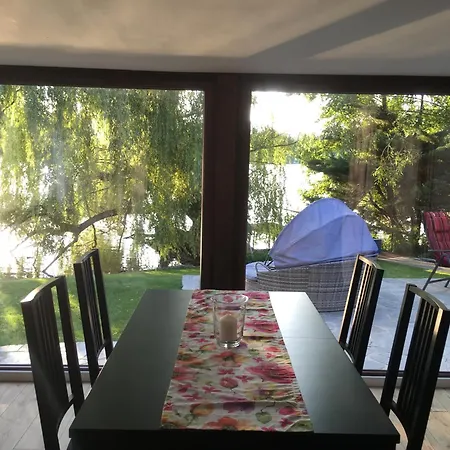 Haeuschen Direkt Am See Mit Sauna Hébergement de vacances